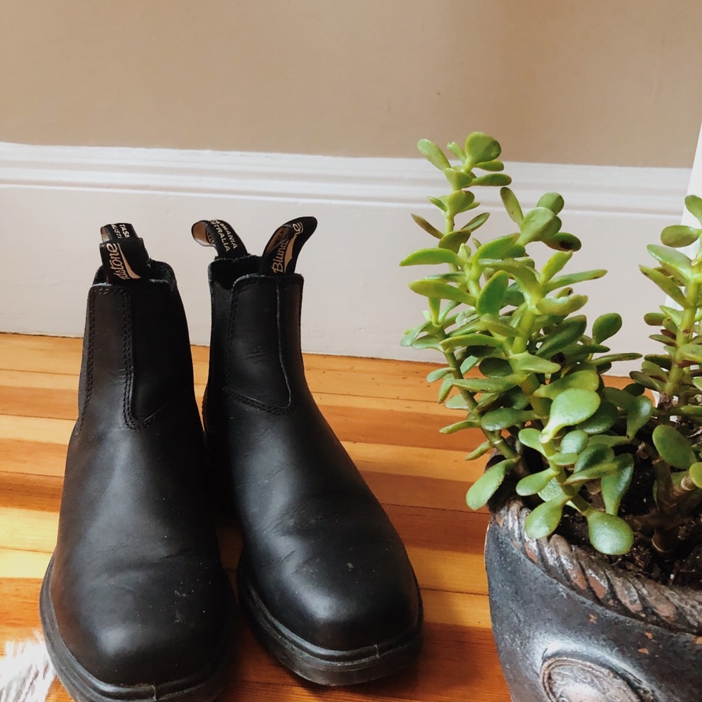 Black Womens Blundstones style 063